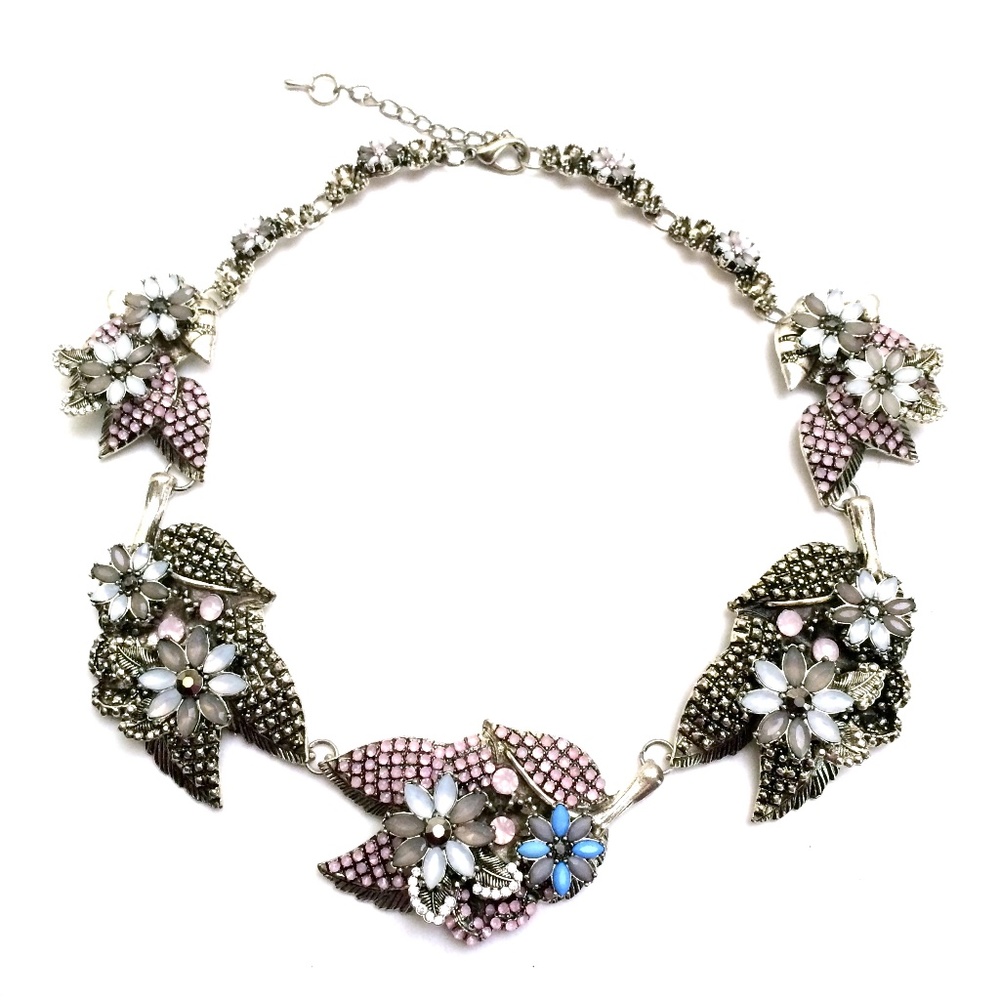 NWOT Pastel Flower Necklace